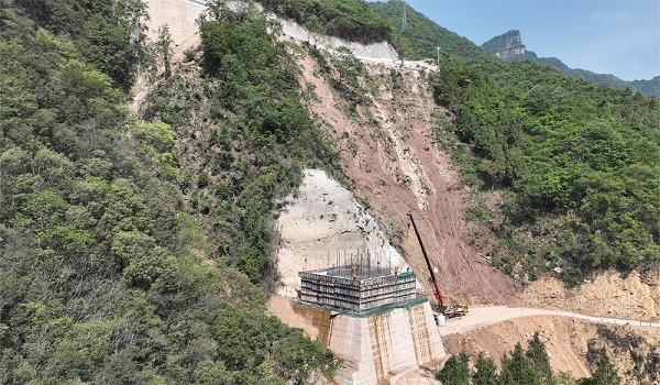 第四公司黑石坡至曾家山公路工程项目党