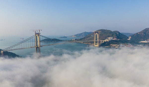 第一公司乳山口大桥主桥顺利合拢