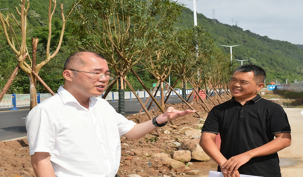 阆中市委常委、副市长何卿到第四公司姜