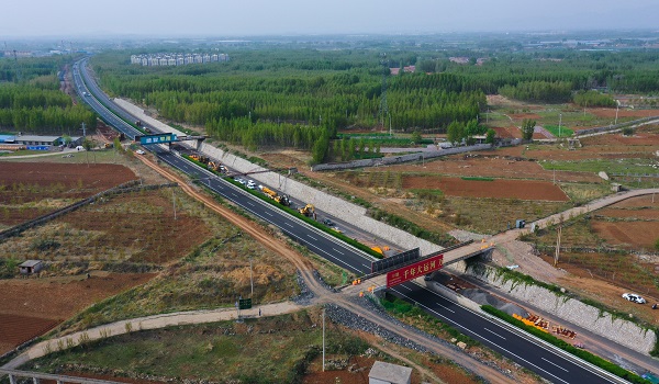 第二公司泰新改扩建项目上跨天桥全部拆