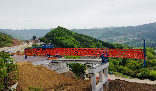 第四公司黑石坡至曾家山公路工程项目孔